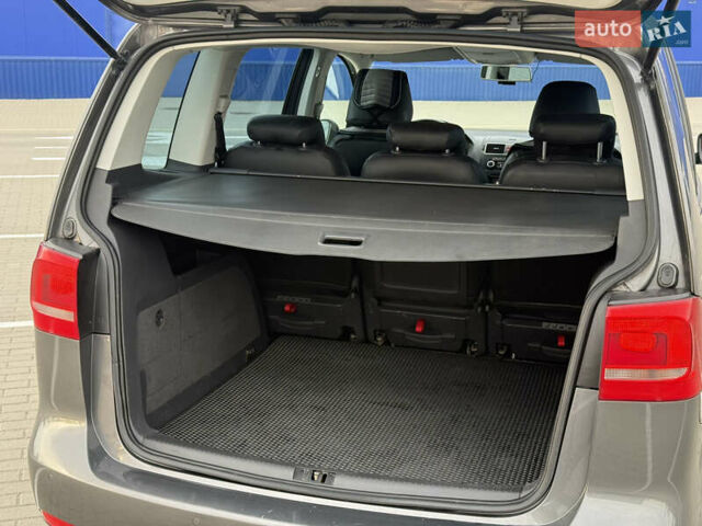 Серый Фольксваген Туран, объемом двигателя 1.6 л и пробегом 354 тыс. км за 8900 $, фото 13 на Automoto.ua