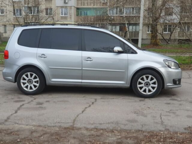 Серый Фольксваген Туран, объемом двигателя 2 л и пробегом 300 тыс. км за 10999 $, фото 3 на Automoto.ua