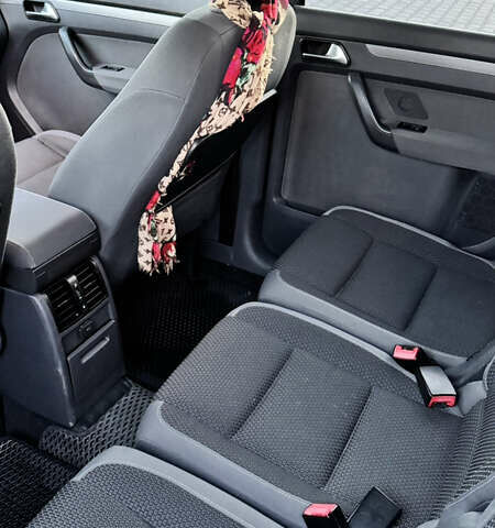 Серый Фольксваген Туран, объемом двигателя 1.6 л и пробегом 331 тыс. км за 8700 $, фото 24 на Automoto.ua