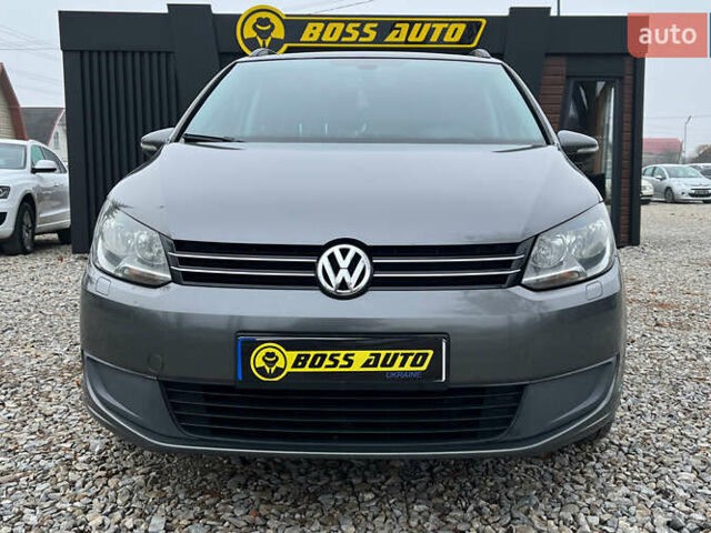 Серый Фольксваген Туран, объемом двигателя 1.6 л и пробегом 244 тыс. км за 9999 $, фото 1 на Automoto.ua