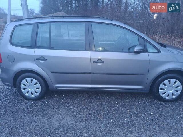 Серый Фольксваген Туран, объемом двигателя 1.6 л и пробегом 276 тыс. км за 8700 $, фото 3 на Automoto.ua