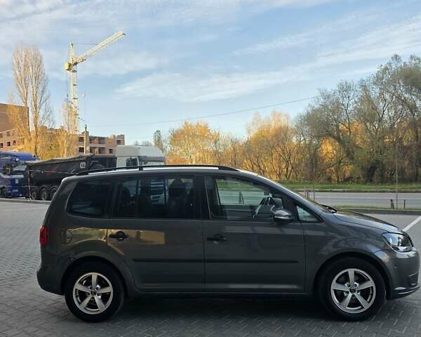 Серый Фольксваген Туран, объемом двигателя 1.6 л и пробегом 233 тыс. км за 8800 $, фото 8 на Automoto.ua