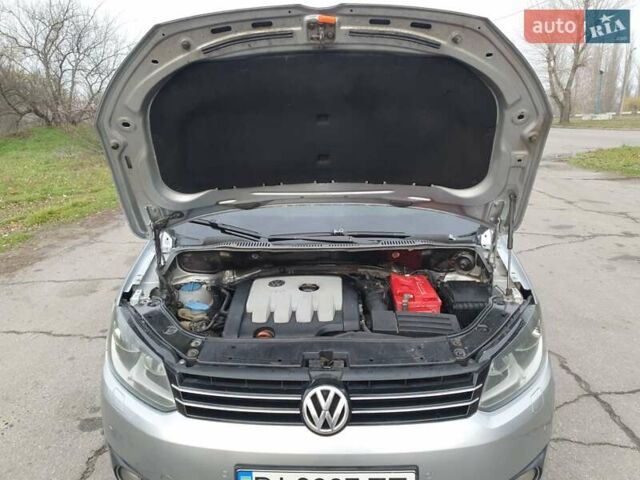 Серый Фольксваген Туран, объемом двигателя 1.97 л и пробегом 300 тыс. км за 10999 $, фото 16 на Automoto.ua