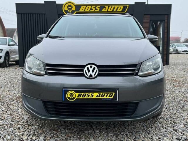 Серый Фольксваген Туран, объемом двигателя 1.6 л и пробегом 244 тыс. км за 9999 $, фото 1 на Automoto.ua