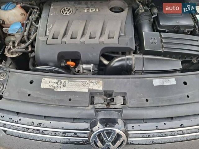 Серый Фольксваген Туран, объемом двигателя 2 л и пробегом 220 тыс. км за 11800 $, фото 1 на Automoto.ua