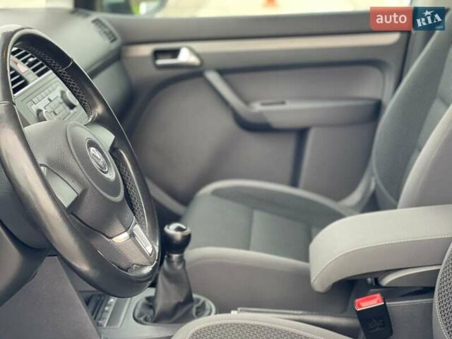 Серый Фольксваген Туран, объемом двигателя 1.39 л и пробегом 239 тыс. км за 7999 $, фото 23 на Automoto.ua