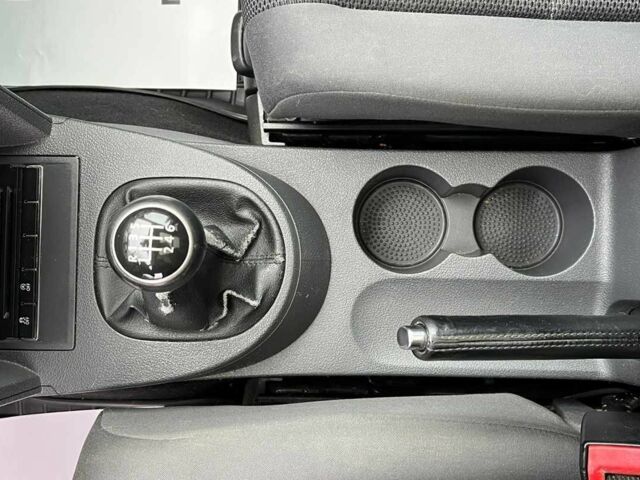 Серый Фольксваген Туран, объемом двигателя 1.6 л и пробегом 244 тыс. км за 9999 $, фото 15 на Automoto.ua