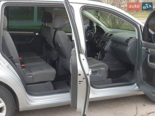 Серый Фольксваген Туран, объемом двигателя 1.97 л и пробегом 300 тыс. км за 10999 $, фото 11 на Automoto.ua