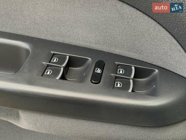 Серый Фольксваген Туран, объемом двигателя 1.6 л и пробегом 285 тыс. км за 10699 $, фото 38 на Automoto.ua