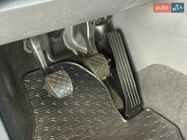 Серый Фольксваген Туран, объемом двигателя 1.39 л и пробегом 183 тыс. км за 8999 $, фото 34 на Automoto.ua