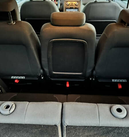 Серый Фольксваген Туран, объемом двигателя 1.6 л и пробегом 331 тыс. км за 8700 $, фото 41 на Automoto.ua