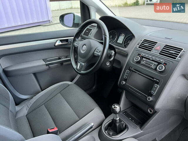 Серый Фольксваген Туран, объемом двигателя 1.4 л и пробегом 223 тыс. км за 7850 $, фото 63 на Automoto.ua
