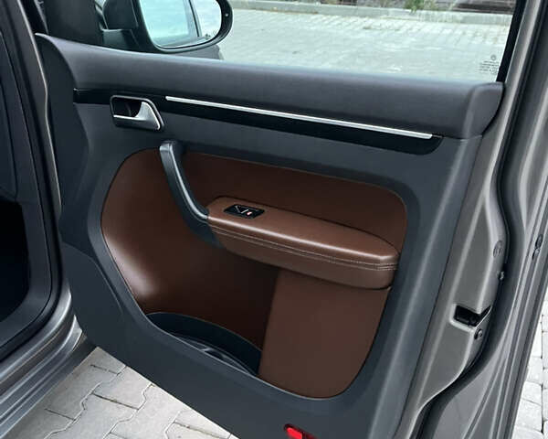 Сірий Фольксваген Туран, об'ємом двигуна 1.4 л та пробігом 199 тис. км за 9900 $, фото 41 на Automoto.ua