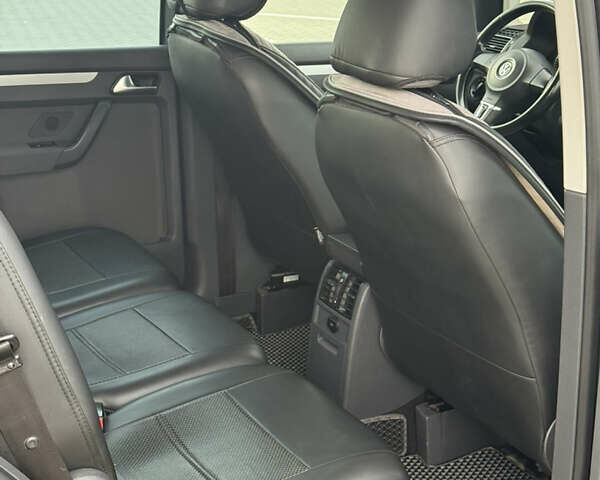 Серый Фольксваген Туран, объемом двигателя 1.6 л и пробегом 354 тыс. км за 8900 $, фото 15 на Automoto.ua