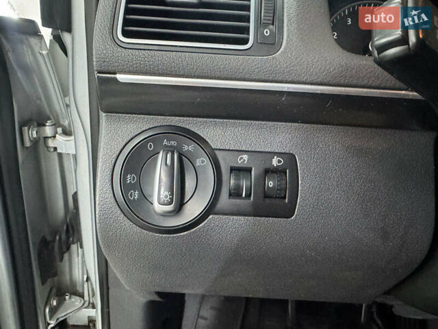 Серый Фольксваген Туран, объемом двигателя 1.4 л и пробегом 308 тыс. км за 6150 $, фото 20 на Automoto.ua