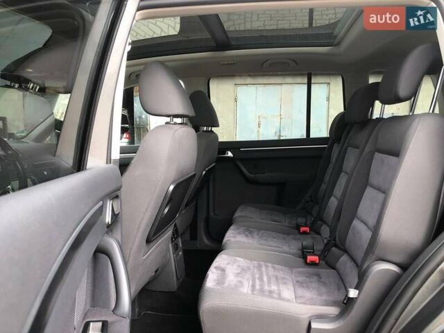 Серый Фольксваген Туран, объемом двигателя 1.4 л и пробегом 220 тыс. км за 10500 $, фото 48 на Automoto.ua