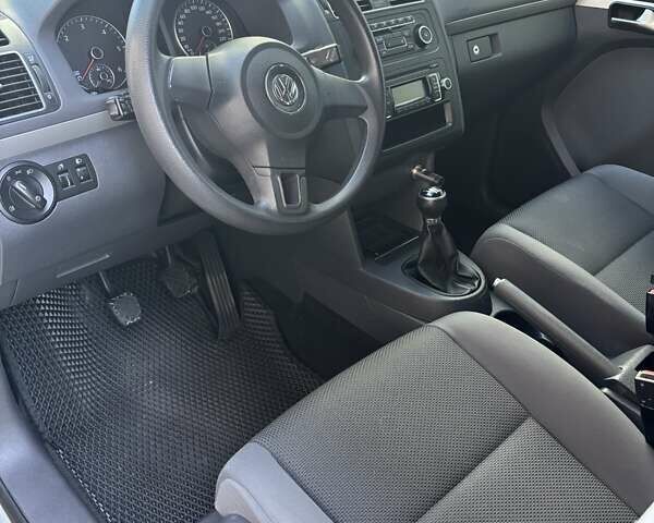 Серый Фольксваген Туран, объемом двигателя 1.6 л и пробегом 172 тыс. км за 11800 $, фото 13 на Automoto.ua