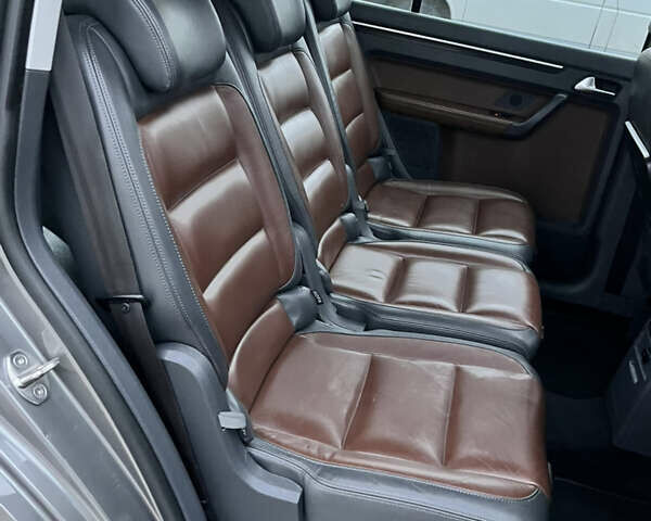 Сірий Фольксваген Туран, об'ємом двигуна 1.4 л та пробігом 199 тис. км за 9900 $, фото 39 на Automoto.ua