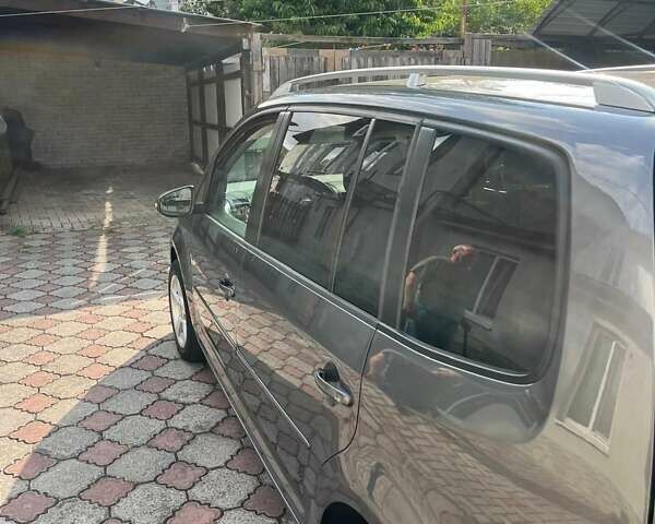 Серый Фольксваген Туран, объемом двигателя 1.39 л и пробегом 172 тыс. км за 9200 $, фото 3 на Automoto.ua