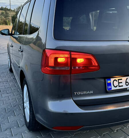 Серый Фольксваген Туран, объемом двигателя 1.6 л и пробегом 331 тыс. км за 8700 $, фото 40 на Automoto.ua