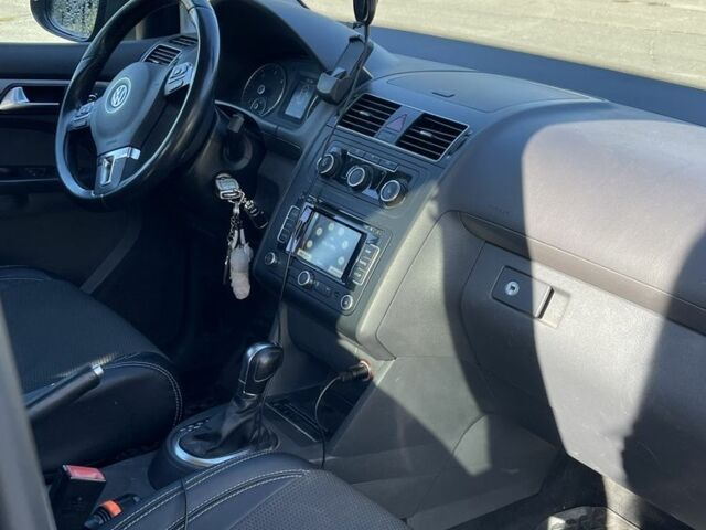 Серый Фольксваген Туран, объемом двигателя 1.6 л и пробегом 301 тыс. км за 9000 $, фото 7 на Automoto.ua