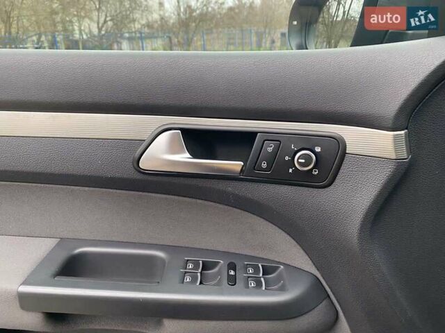 Серый Фольксваген Туран, объемом двигателя 1.39 л и пробегом 174 тыс. км за 10200 $, фото 35 на Automoto.ua