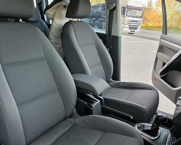 Серый Фольксваген Туран, объемом двигателя 1.6 л и пробегом 233 тыс. км за 8800 $, фото 33 на Automoto.ua