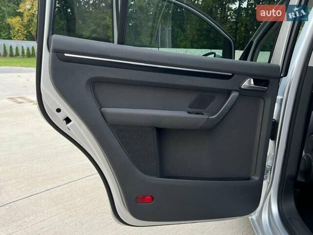 Серый Фольксваген Туран, объемом двигателя 0 л и пробегом 235 тыс. км за 12999 $, фото 97 на Automoto.ua