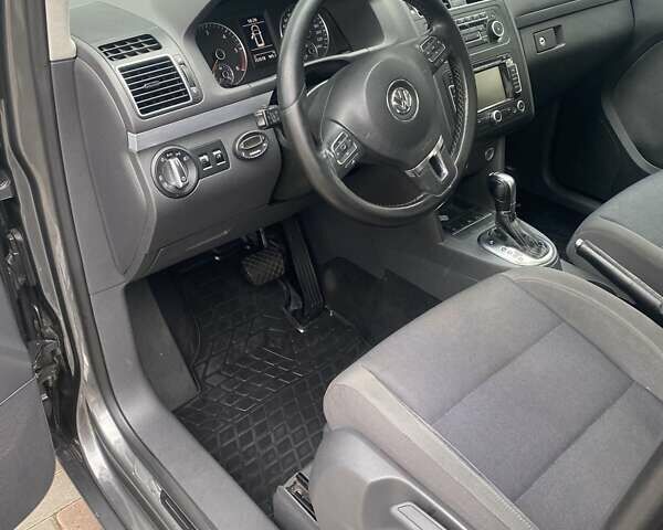 Серый Фольксваген Туран, объемом двигателя 1.6 л и пробегом 254 тыс. км за 10200 $, фото 35 на Automoto.ua