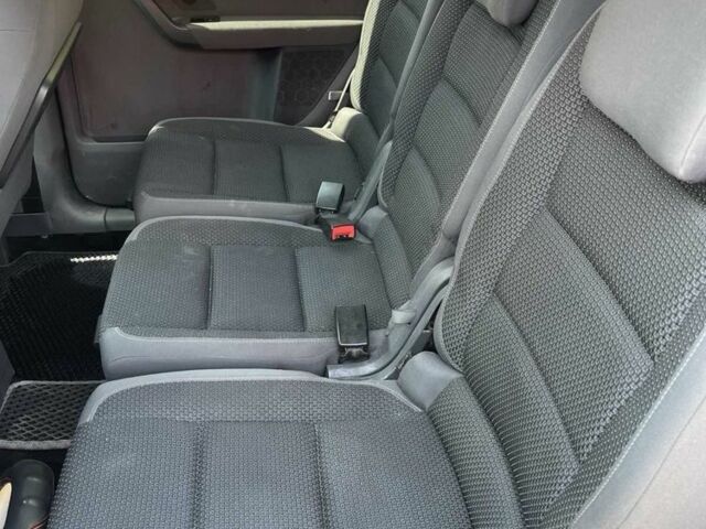 Серый Фольксваген Туран, объемом двигателя 2 л и пробегом 320 тыс. км за 8900 $, фото 6 на Automoto.ua