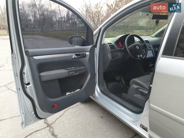 Серый Фольксваген Туран, объемом двигателя 1.97 л и пробегом 300 тыс. км за 10999 $, фото 8 на Automoto.ua