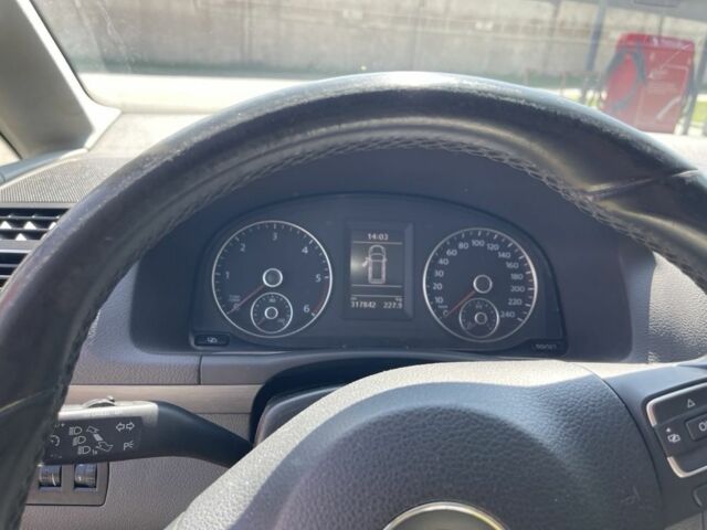 Серый Фольксваген Туран, объемом двигателя 2 л и пробегом 320 тыс. км за 8900 $, фото 4 на Automoto.ua