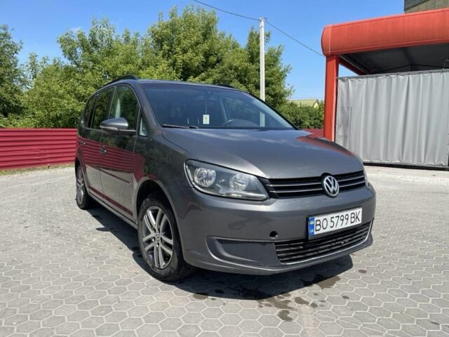 Серый Фольксваген Туран, объемом двигателя 2 л и пробегом 320 тыс. км за 8900 $, фото 1 на Automoto.ua