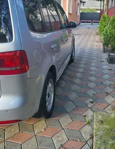 Серый Фольксваген Туран, объемом двигателя 1.97 л и пробегом 225 тыс. км за 10900 $, фото 5 на Automoto.ua