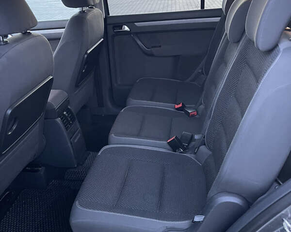 Серый Фольксваген Туран, объемом двигателя 1.6 л и пробегом 331 тыс. км за 8700 $, фото 19 на Automoto.ua