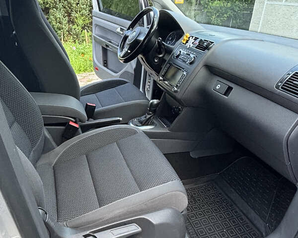 Серый Фольксваген Туран, объемом двигателя 1.97 л и пробегом 187 тыс. км за 10500 $, фото 7 на Automoto.ua