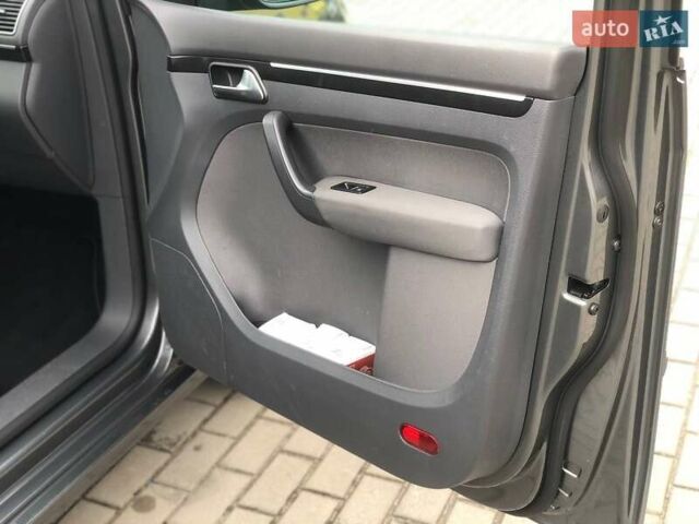 Серый Фольксваген Туран, объемом двигателя 1.4 л и пробегом 220 тыс. км за 10500 $, фото 30 на Automoto.ua