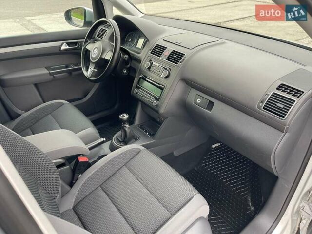 Серый Фольксваген Туран, объемом двигателя 1.39 л и пробегом 239 тыс. км за 7999 $, фото 36 на Automoto.ua