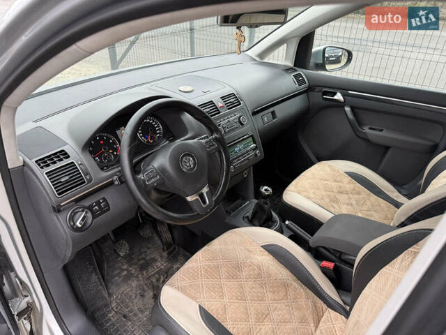 Серый Фольксваген Туран, объемом двигателя 1.4 л и пробегом 300 тыс. км за 7000 $, фото 18 на Automoto.ua