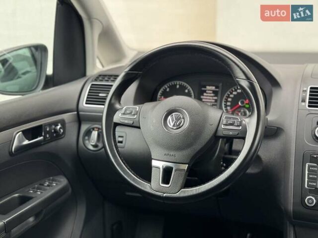 Сірий Фольксваген Туран, об'ємом двигуна 1.6 л та пробігом 220 тис. км за 11700 $, фото 40 на Automoto.ua
