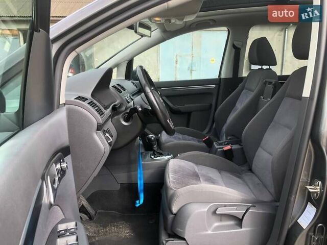 Серый Фольксваген Туран, объемом двигателя 1.4 л и пробегом 220 тыс. км за 10500 $, фото 47 на Automoto.ua