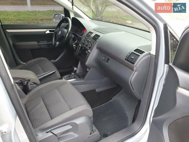 Серый Фольксваген Туран, объемом двигателя 1.97 л и пробегом 300 тыс. км за 10999 $, фото 10 на Automoto.ua