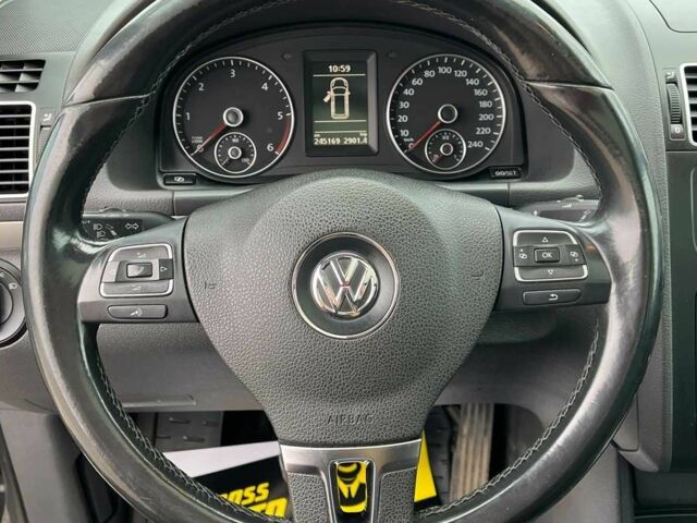 Серый Фольксваген Туран, объемом двигателя 1.6 л и пробегом 244 тыс. км за 9999 $, фото 11 на Automoto.ua