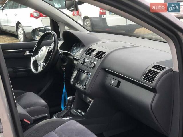 Серый Фольксваген Туран, объемом двигателя 1.4 л и пробегом 220 тыс. км за 10500 $, фото 24 на Automoto.ua