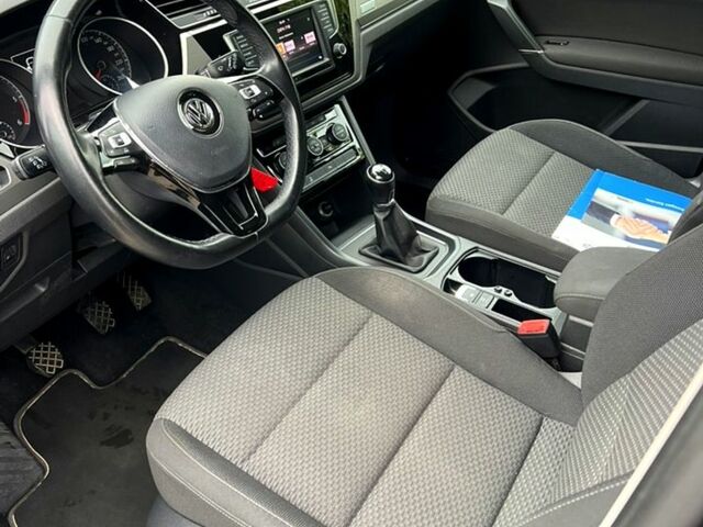 Серый Фольксваген Туран, объемом двигателя 1.9 л и пробегом 154 тыс. км за 3900 $, фото 5 на Automoto.ua