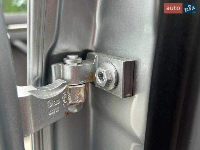 Серый Фольксваген Туран, объемом двигателя 0 л и пробегом 235 тыс. км за 12999 $, фото 66 на Automoto.ua