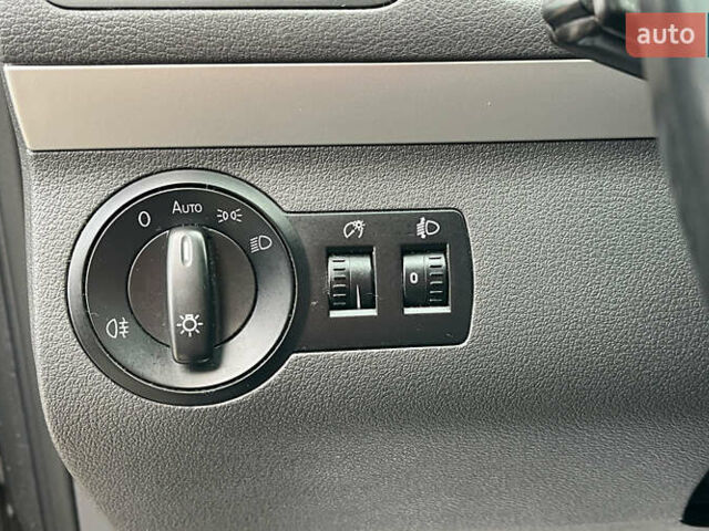 Серый Фольксваген Туран, объемом двигателя 1.6 л и пробегом 244 тыс. км за 9999 $, фото 12 на Automoto.ua