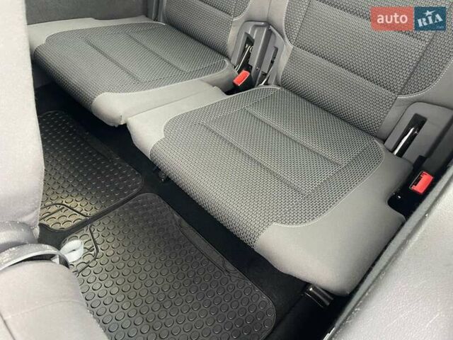 Серый Фольксваген Туран, объемом двигателя 1.39 л и пробегом 239 тыс. км за 7999 $, фото 28 на Automoto.ua