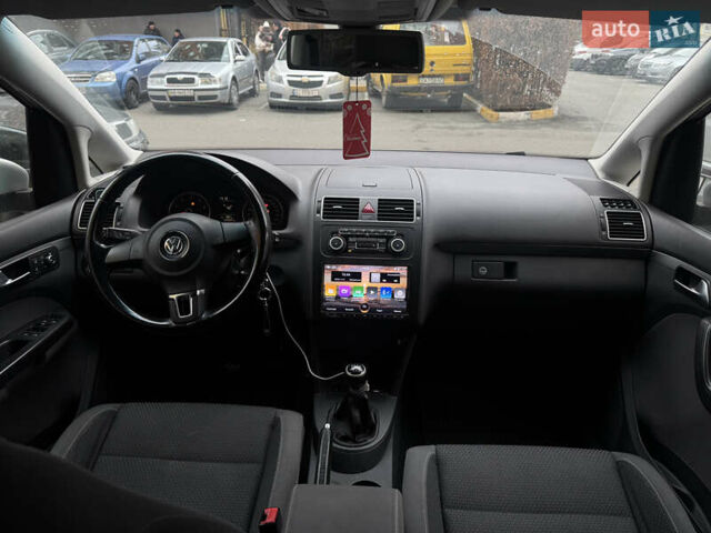 Сірий Фольксваген Туран, об'ємом двигуна 1.39 л та пробігом 227 тис. км за 10500 $, фото 5 на Automoto.ua