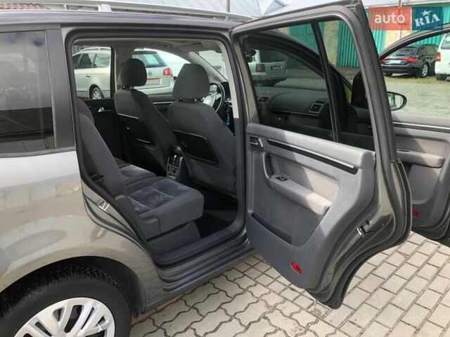 Серый Фольксваген Туран, объемом двигателя 1.4 л и пробегом 220 тыс. км за 10500 $, фото 23 на Automoto.ua